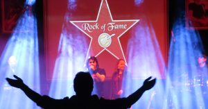 Mehr über den Artikel erfahren In der Krise Rock (of fame) zeigen